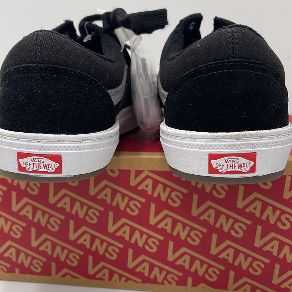 Vans WMNS Black and Gray Sneakers Bmx Old Skool
Black/Gray/White
VN0A5JIP9BG - Picture 13 of 16